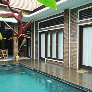 Forena , Seminyak Indonésie